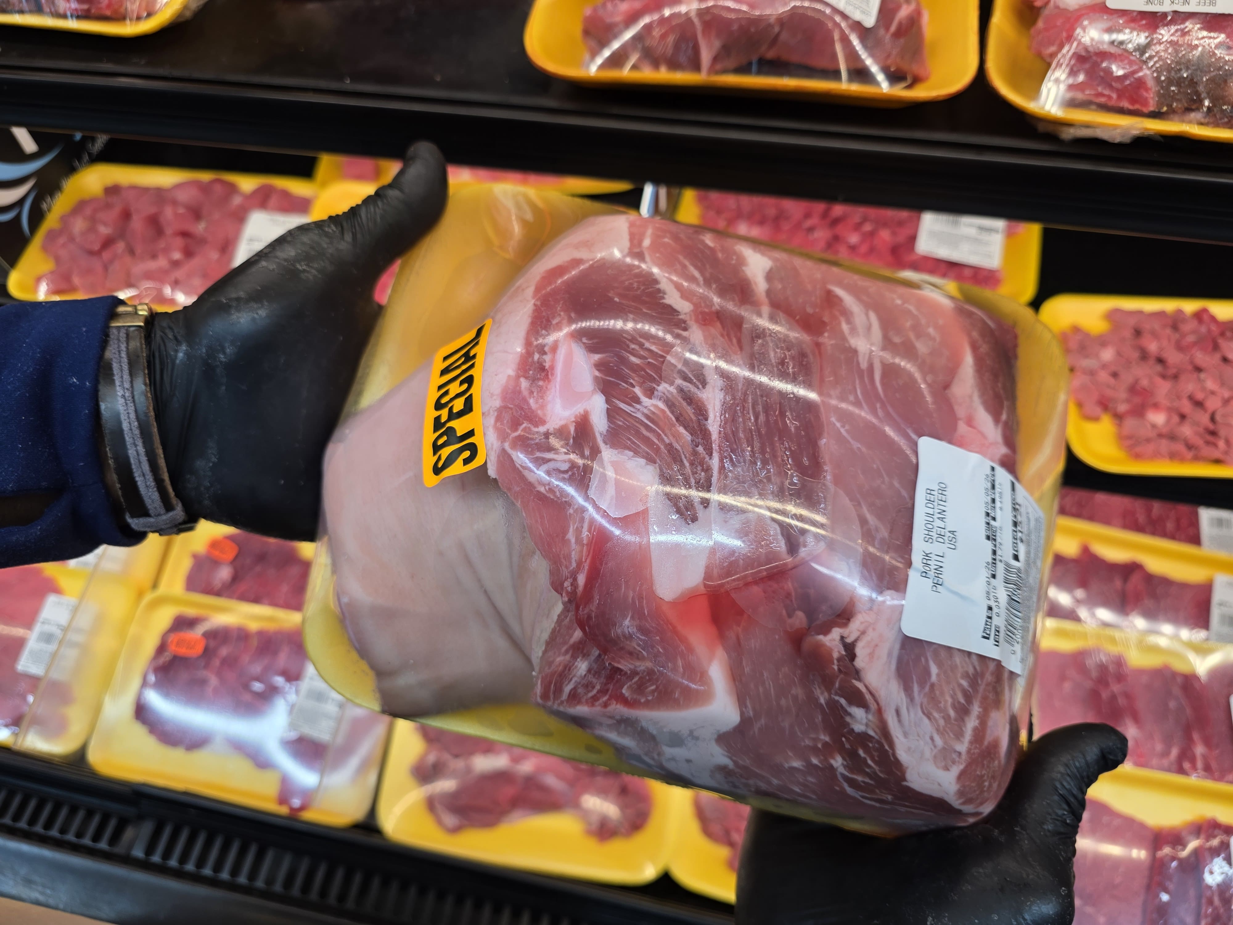 Fresh cuts of beef, pork and poultry at our butcher counter